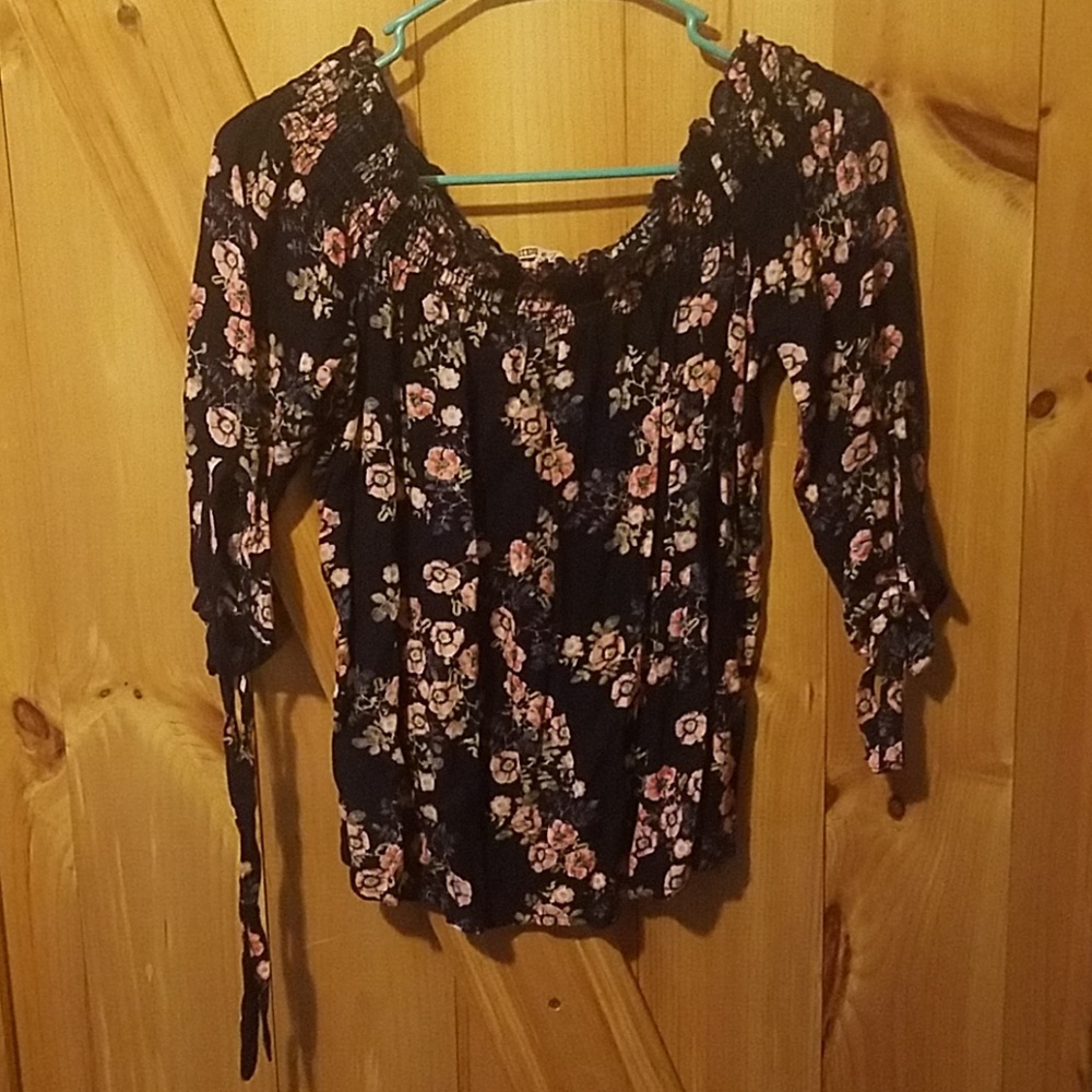 Off the shoulder crop